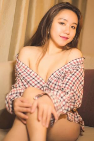 亚洲精品在线一区二区_暖暖免费观看视频