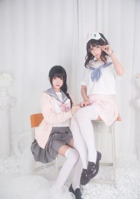 亚洲美女奶水好多_高清完整版